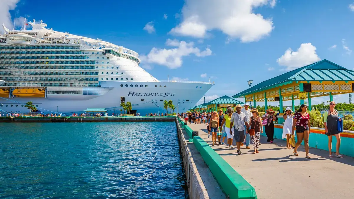 Bătălie pe Insula Paradis: Royal Caribbean ia în considerare reguli mai stricte