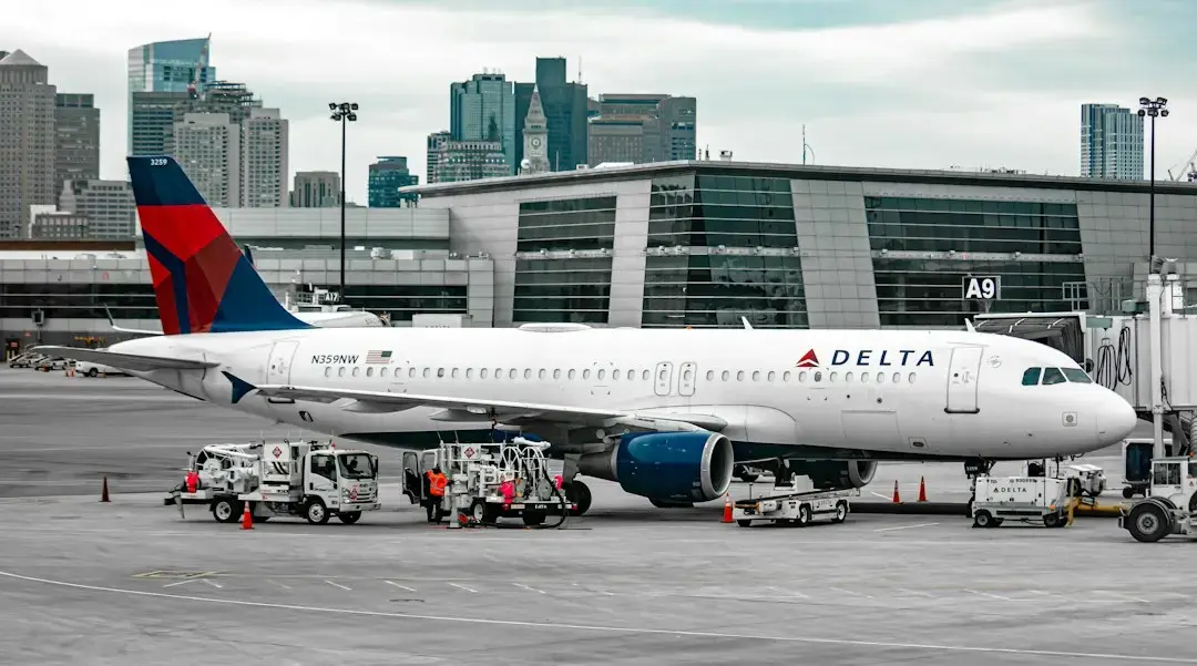 Delta Air Lines confrunată cu lipsă de combustibil la hub-ul din Boston în plena furtună Nor'easter