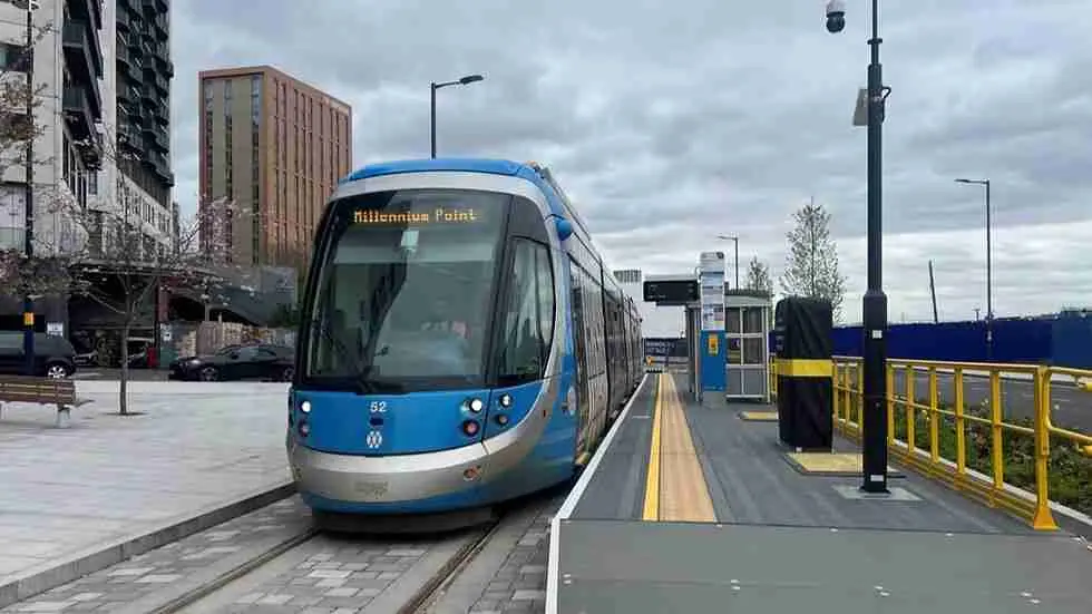 Birmingham schimbă mobilitatea urbană cu o nouă linie de metrou
