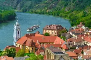 Cruciere pe râuri europene: când evita nivelul scăzut al apelor