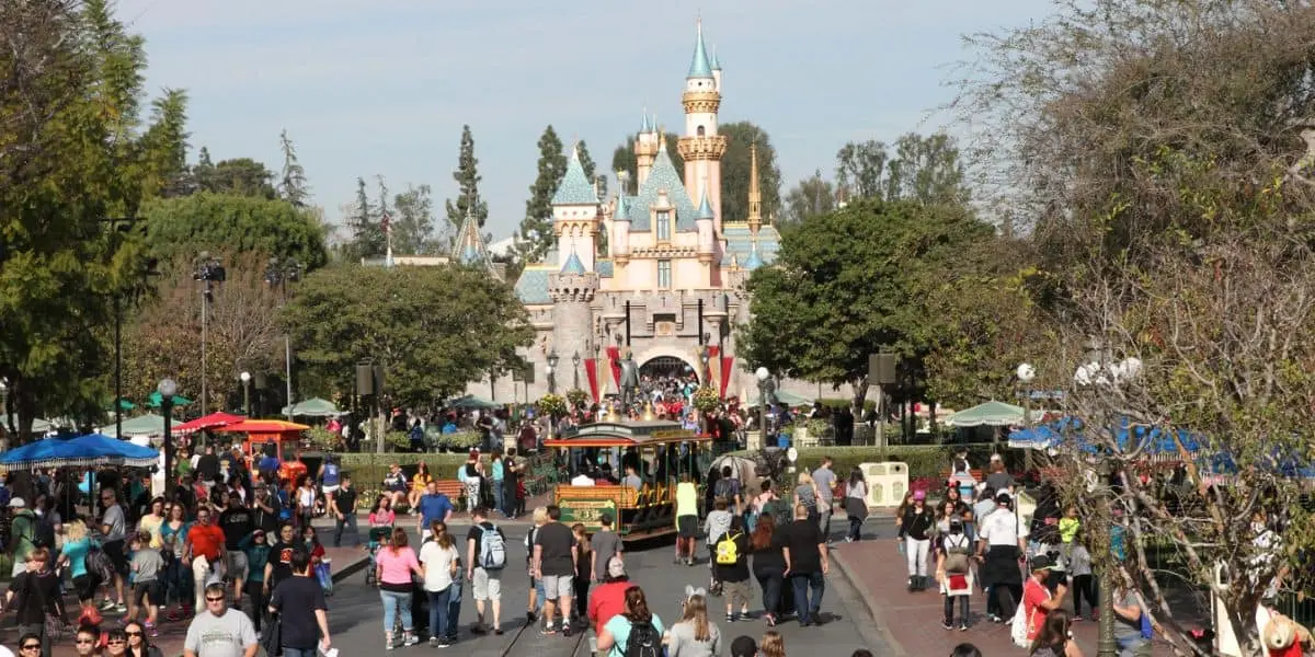 Disney crește prețurile: biletele și accesul rapid devin mai scumpi