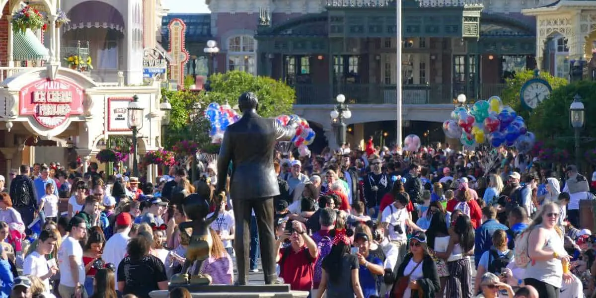 Disney World a emis un avertisment urgent că 95% din accesul la resort va fi pentru ultimul weekend