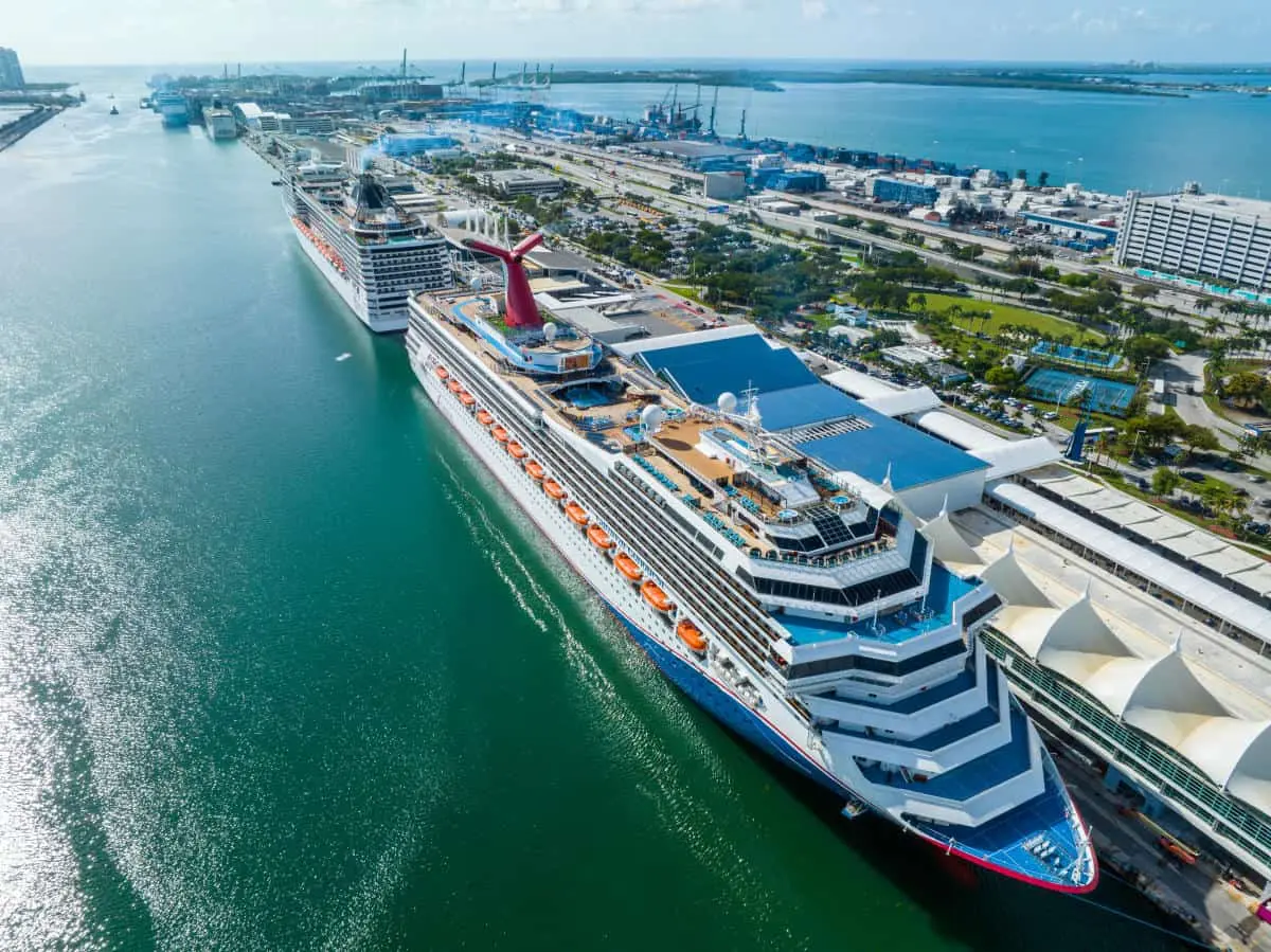 Portul din Miami dă tonul în turismul mondial de croazieră