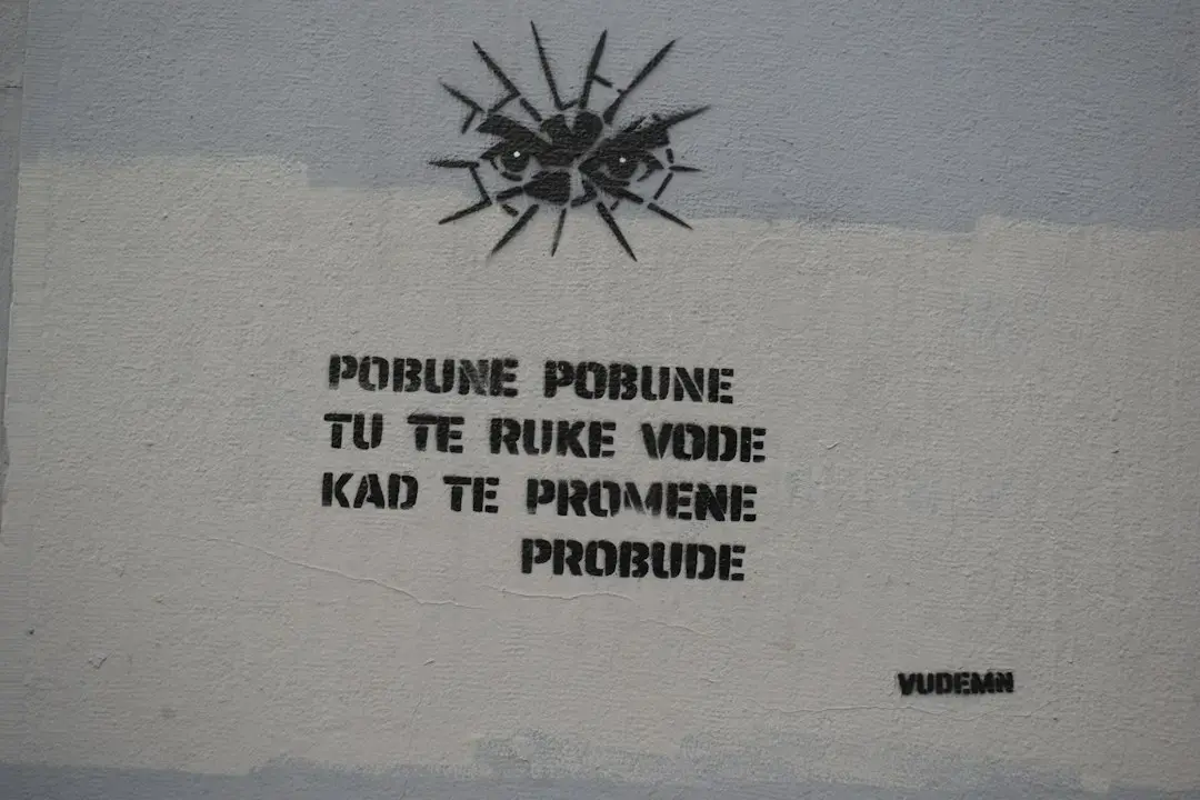 Rețete de toamnă la foc de tabără: plăcintă de dovleac, crisp de mere și arome de arțar