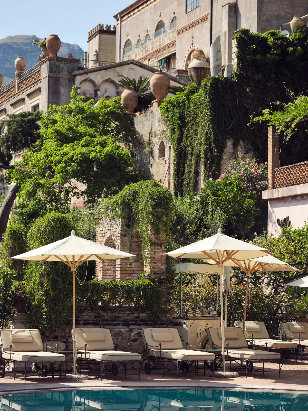 Taormina în stil italian: Ghidul vestimentar pentru o vacanță de neuitat