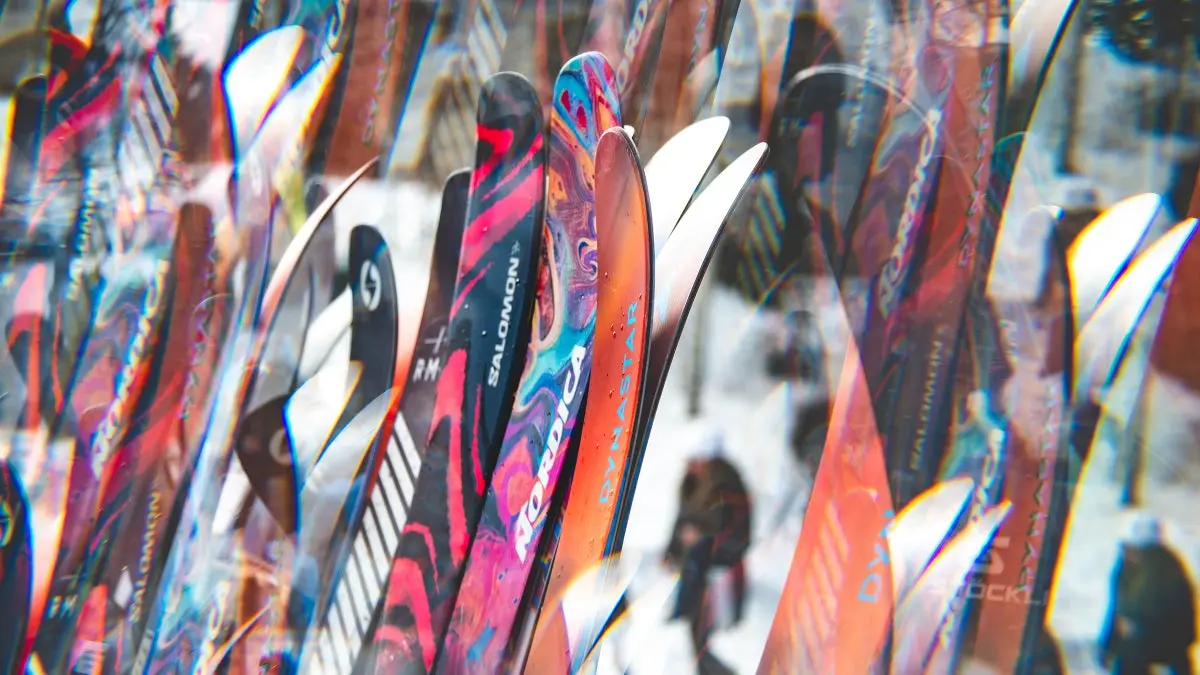 Am testat 108 perechi de schiuri de munte: care sunt cele mai bune all-mountain pentru 2027?