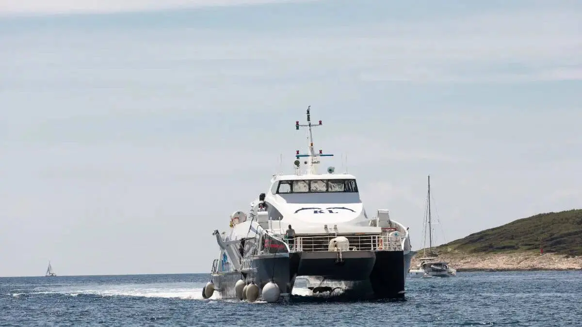Vremea dă bătăi de cap turiștilor în Croația: curse spre Hvar și Korčula anulate